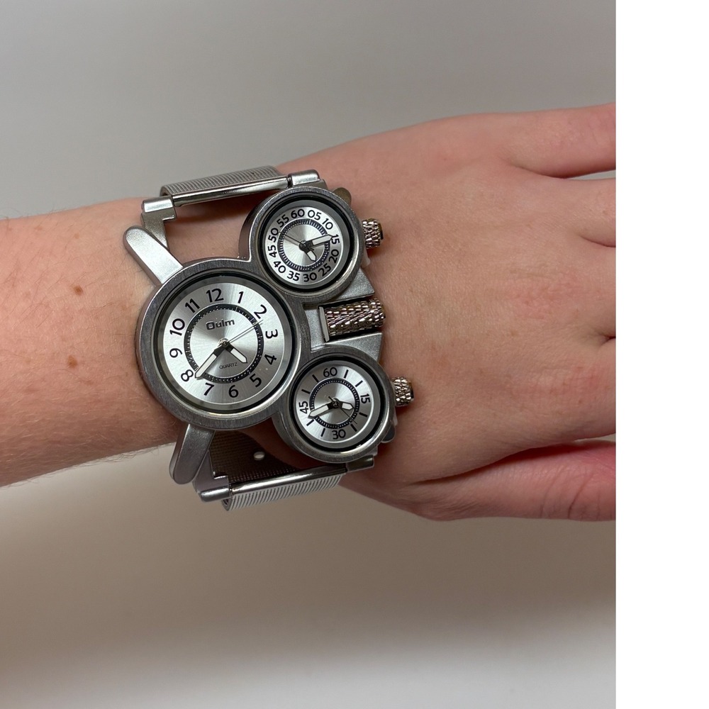 Oulm HP1167 Mens Triple Time Zone Silver Mesh Band Steampunk Quartz Watch